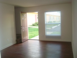 Rowan Street Apartments in Charlotte, NC - Building Photo - Interior Photo