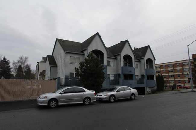 14504 30th Ave NE in Shoreline, WA - Foto de edificio - Building Photo