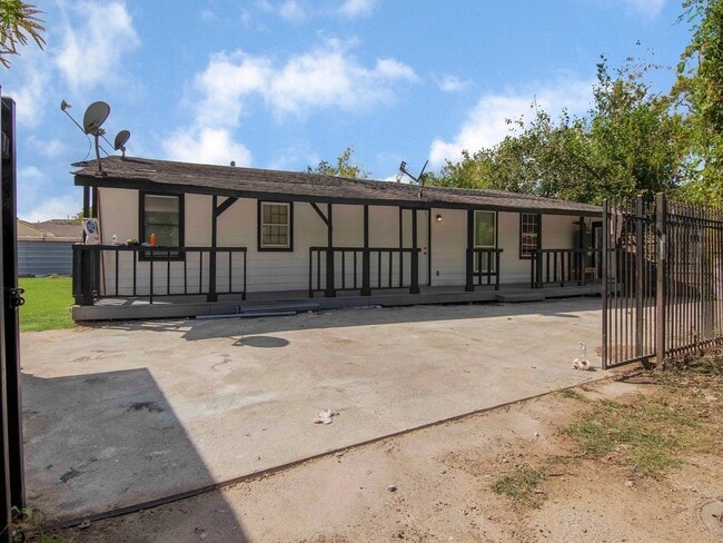 723 Doverside St in Houston, TX - Building Photo - Building Photo