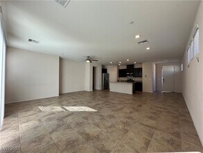 1293 Luna del Oro Ln in Henderson, NV - Building Photo - Building Photo