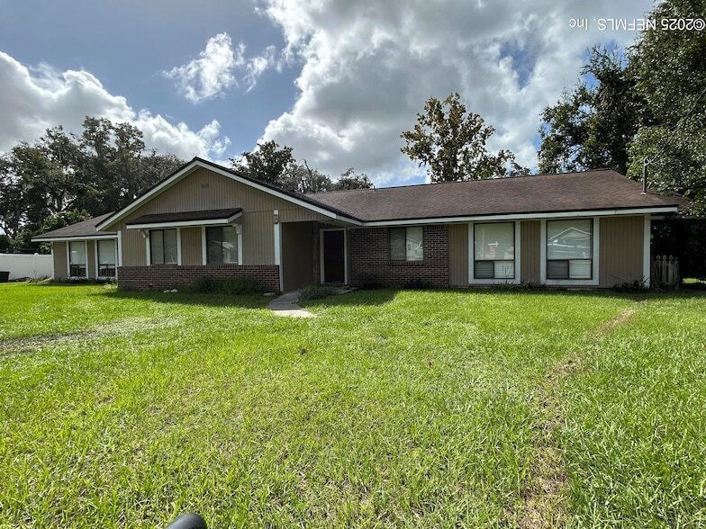 808 Meadowbrook Dr, Unit B in Orange Park, FL - Foto de edificio