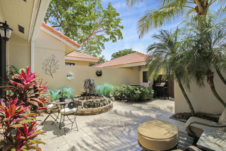 204 Old Meadow Way in Palm Beach Gardens, FL - Foto de edificio - Building Photo