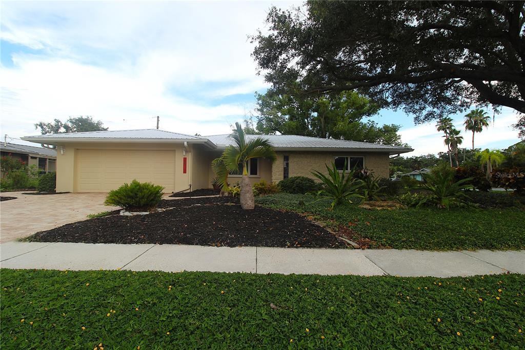 6512 Bowline Dr in Sarasota, FL - Building Photo