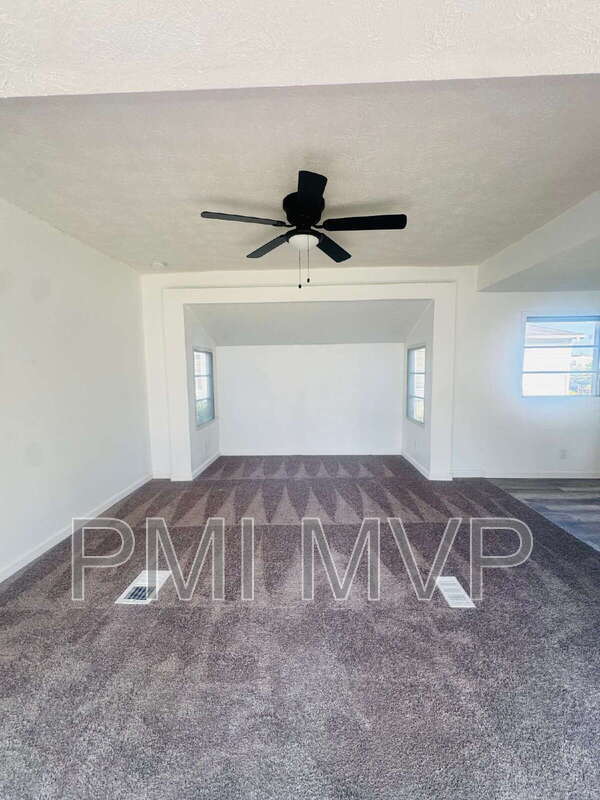 2229 Maureen Blvd N in Obetz, OH - Building Photo - Building Photo