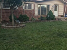 972 Cardwell St in Garden City, MI - Building Photo