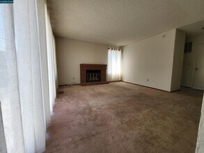 375 Turquoise Dr in Hercules, CA - Building Photo - Building Photo