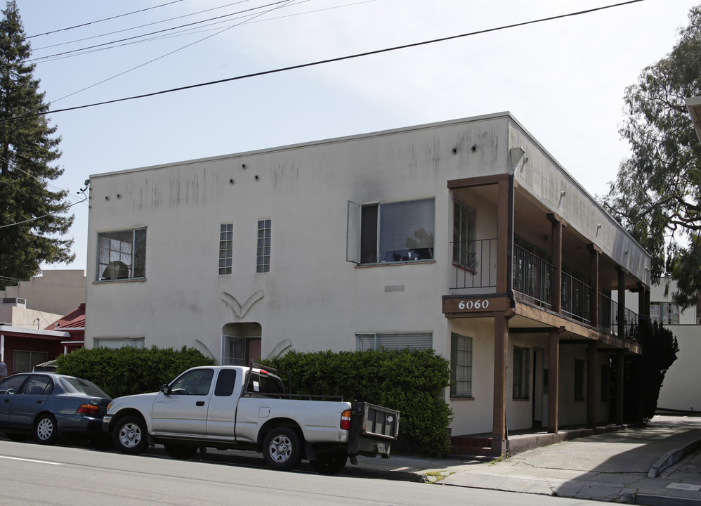 6060 Claremont Ave in Oakland, CA - Building Photo