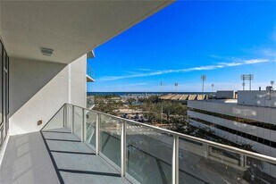 175 1st St S in St. Petersburg, FL - Building Photo