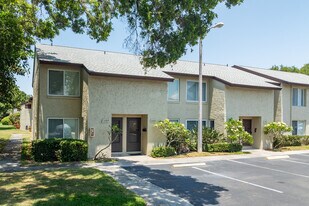Woodside Village Condominium in Clearwater, FL - Building Photo