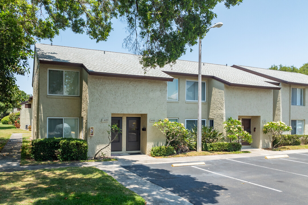 Woodside Village Condominium in Clearwater, FL - Foto de edificio