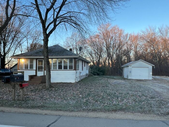 1324 Barron Lake Rd in Niles, MI - Building Photo