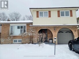 16 Mansfield Crescent in Whitby, ON - Building Photo