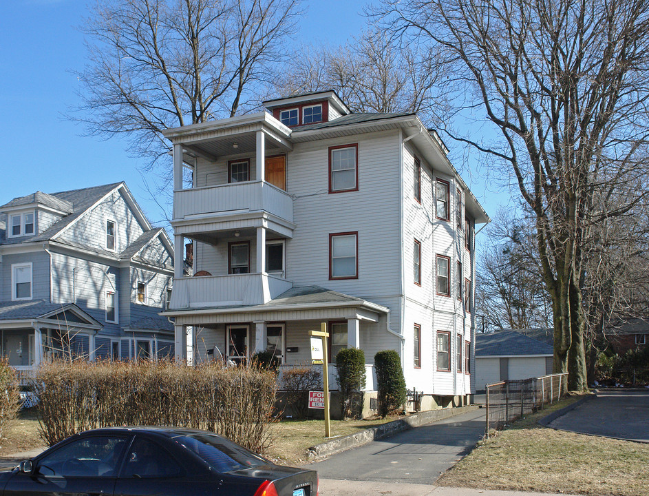 649 New Britain Ave in Hartford, CT - Foto de edificio