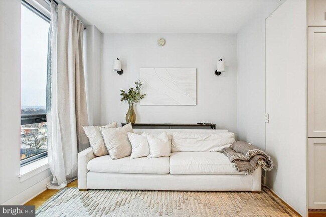 1211 Van St SE, Unit 902 in Washington, DC - Building Photo - Building Photo