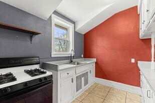 338 W 10th St in Erie, PA - Building Photo