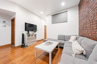 321 E 14th St in New York, NY - Building Photo