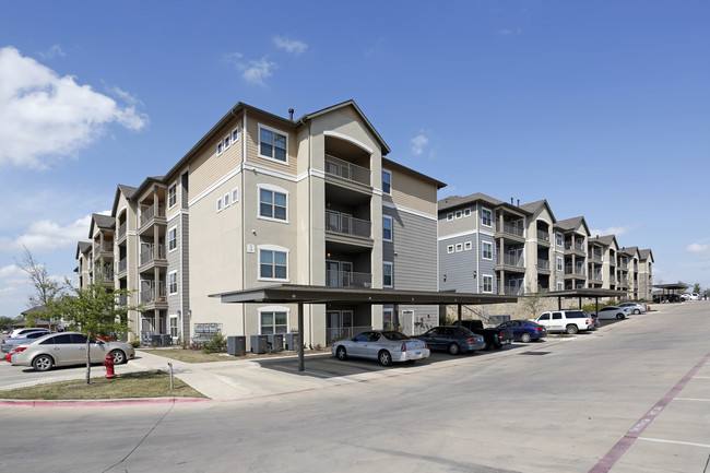 Cypress Creek at Joshua Station Apartment Homes in Joshua, TX - Foto de edificio - Building Photo