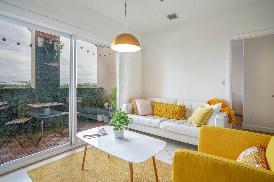 2280 SW 32nd Ave in Miami, FL - Building Photo