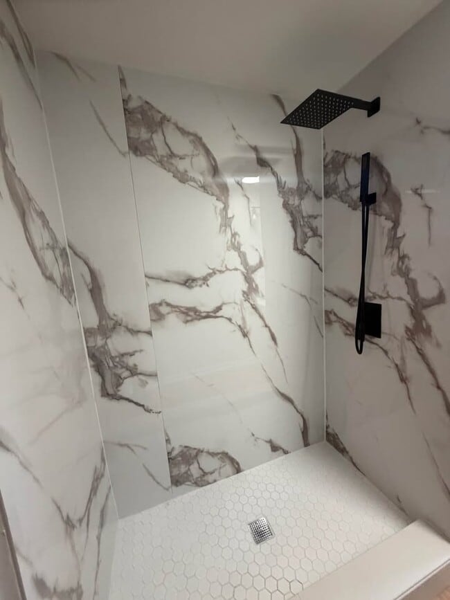 property at 609 W Race St