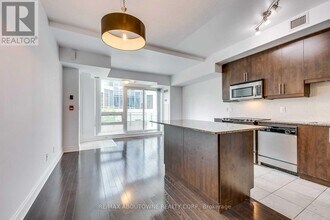 31 Olive Ave in Toronto, ON - Building Photo - Building Photo