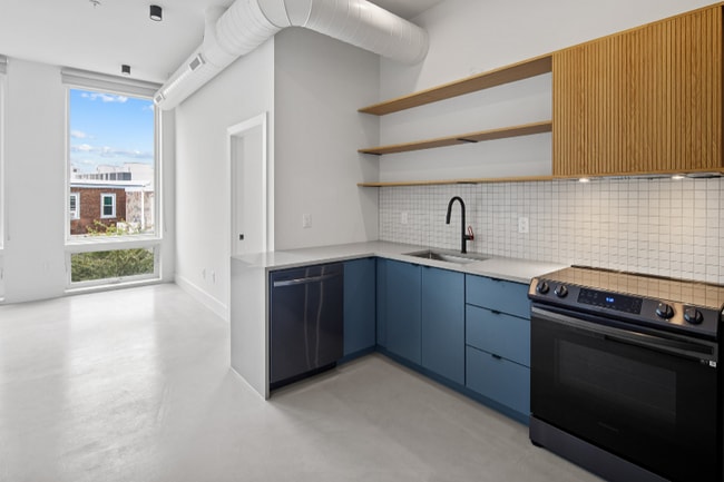 2201 Frankford Ave in Philadelphia, PA - Foto de edificio - Building Photo