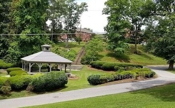 35 Spring St in Royston, GA - Building Photo - Building Photo