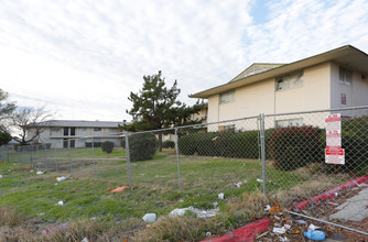 La Joya Apartments in Arlington, TX - Building Photo - Building Photo