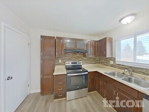 5225 Mira Loma Cir in Colorado Springs, CO - Foto de edificio - Building Photo