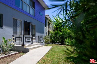 1222 Orange Grv Ave in Los Angeles, CA - Foto de edificio - Building Photo