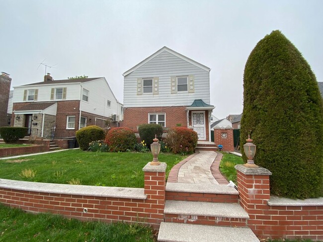 76-12 175th St in Queens, NY - Building Photo - Building Photo