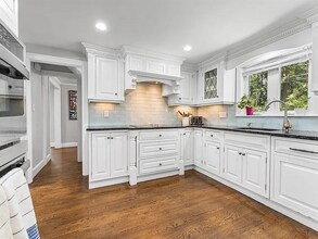26 Woodridge Rd in Wellesley, MA - Building Photo - Building Photo