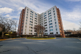 Pooks Hill Tower & Court Apartments