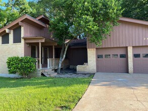 24600 Darkwood Ct in Huntsville, TX - Building Photo - Building Photo