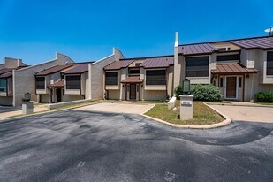 401 Hi There in Horseshoe Bay, TX - Building Photo