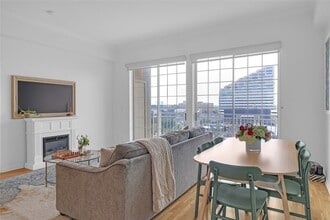 3225 Turtle Creek Blvd, Unit 1042 in Dallas, TX - Building Photo - Building Photo