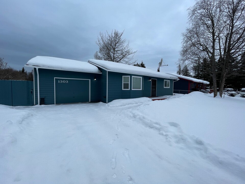 1303 Kiana Ln in Kenai, AK - Building Photo