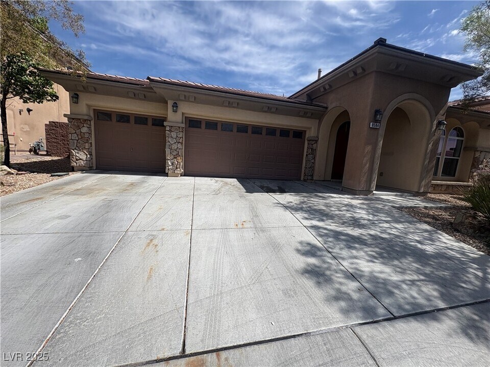 8584 Eureka Heights Ct in Las Vegas, NV - Foto de edificio