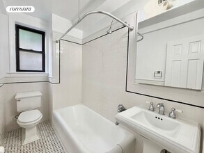 210 E 68th St in New York, NY - Building Photo - Building Photo