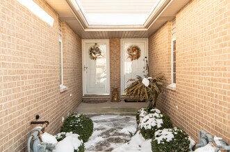 7247 Bradford Ct in Justice, IL - Foto de edificio - Building Photo