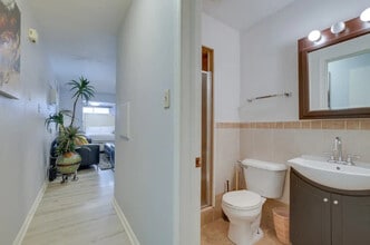 8138 S Kedzie Ave, Unit 100 in Chicago, IL - Building Photo - Building Photo