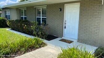 2125 Emerald Ct in Merritt Island, FL - Building Photo