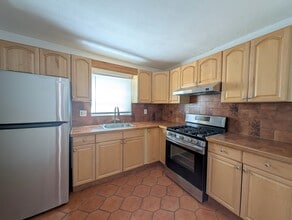 30 Murdock St, Unit 1 in Somerville, MA - Building Photo - Building Photo