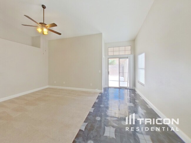 4702 Roby Grey Way in North Las Vegas, NV - Foto de edificio - Building Photo