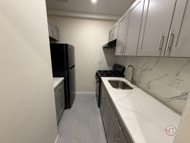 property at 1985 Southern Blvd