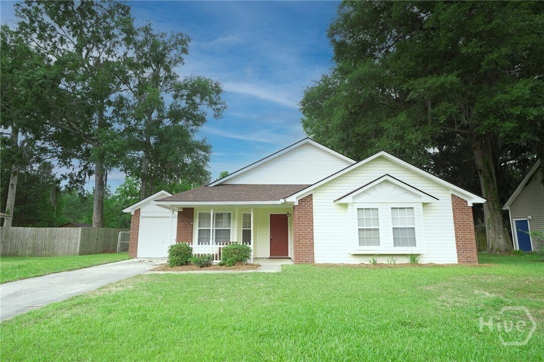 102 Whippoorwill Ln E in Richmond Hill, GA - Foto de edificio