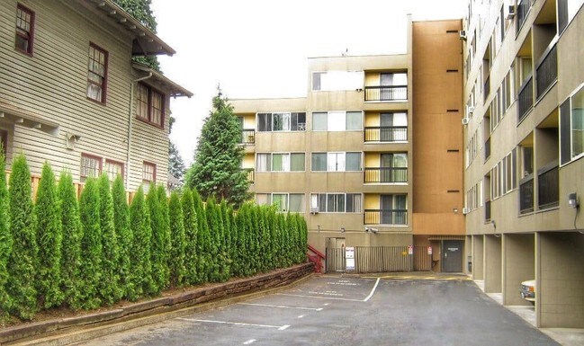Grace Peck Terrace in Portland, OR - Foto de edificio - Building Photo