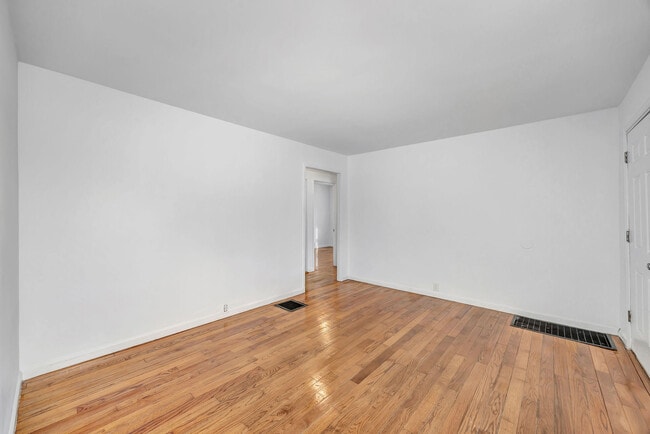 2324 Langdon Farm Rd in Cincinnati, OH - Building Photo - Building Photo