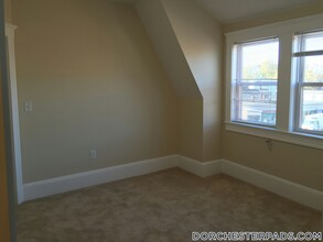 402 Neponset Ave in Boston, MA - Building Photo - Building Photo