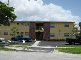 12905 Arch Creek Rd in North Miami, FL - Building Photo