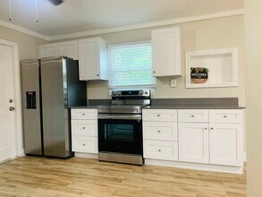 342 N Charles St in Daytona Beach, FL - Building Photo - Building Photo